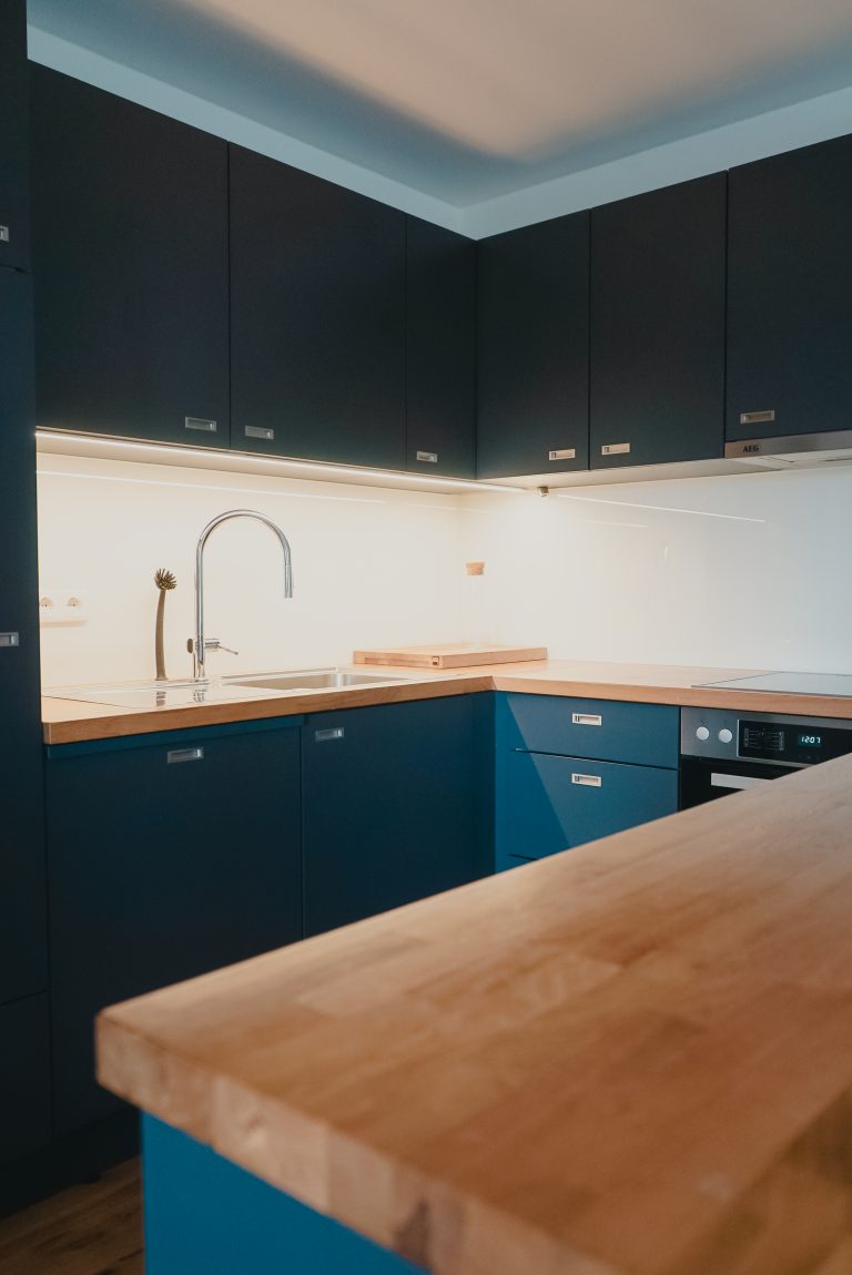 Die geräumige Küche bietet alles, was für Ihren Aufenthalt benötigt wird.